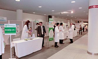 北海道薬剤師会　札幌市地下歩行空間パネル展